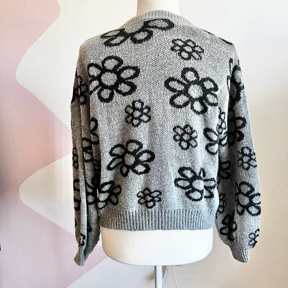 Gray Flower Womens Cardigan Size Medium Y2K Retro Indie‎ Cottagecore - Picture 3 of 6